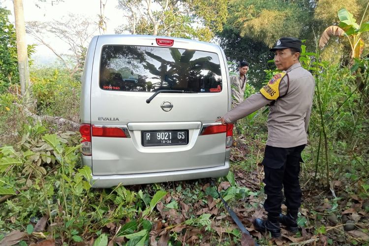 Kronologi Mobil Masuk Kuburan di Desa Sidabowa Banyumas